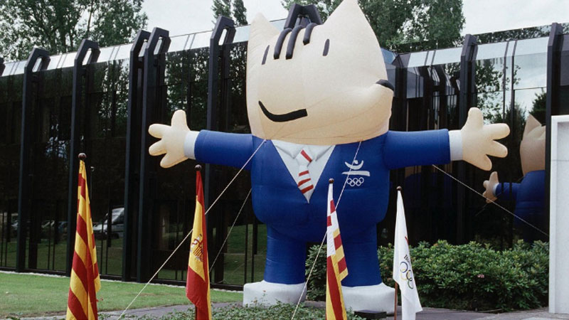 Ceremonia de apertura de los Juegos Olímpicos de Barcelona 1992
Los 25 momentos inolvidables
La inauguración en imágenes
Vídeo La Fura dels Baus 
La Fura dels Baus en la inauguración
Ver vídeos de los momentos más emocionantes
Plácido Domingo y José Carreras
Montserrat Caballe y Freddie Mercury
Alfredo Kraus canta himno Olímpico
España en la ceremonia de inauguración
El momento más impresionante de la ceremonia
El fuego olímpico